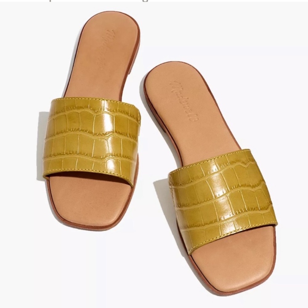 ❤️… The Lianne Slide in Croc Embossed Leather Sandal